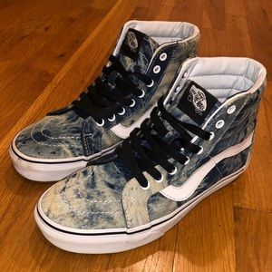 Vans Women’s Sk8-hi tie-dye (rinsed denim) Sneaker